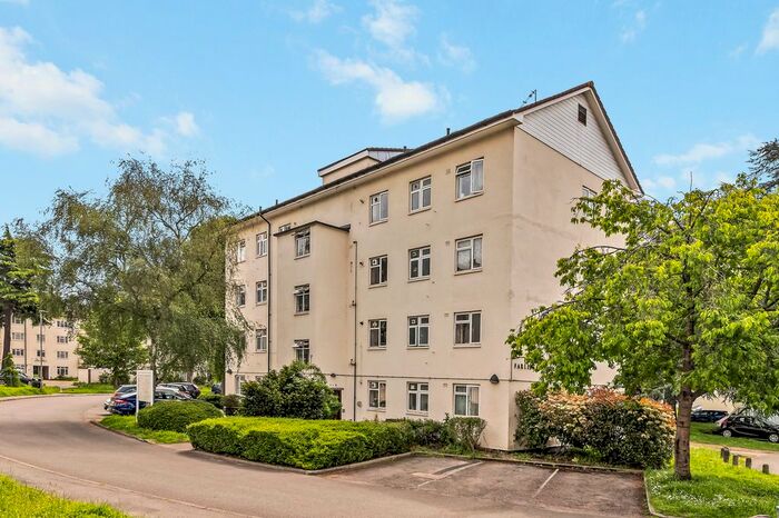 3 Bedroom Flat To Rent In Farleigh House, Kingsnympton Park, Kingston Upon Thames, Surrey, KT2