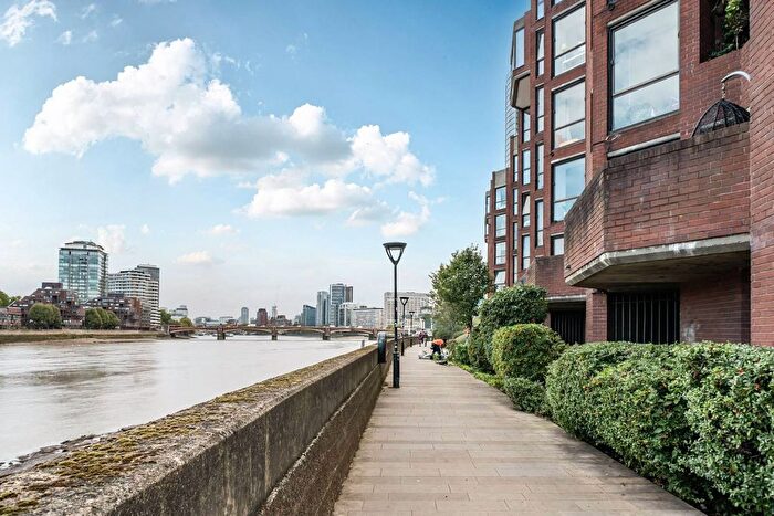 1 Bedroom Flat For Sale In Riverside Court, Nine Elms Lane, Nine Elms, London, SW8
