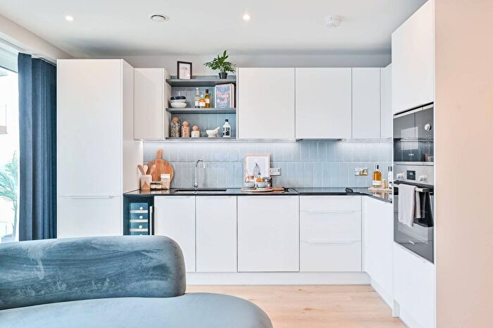 1 Bedroom Flat For Sale In Lombard Square, Greenwich, SE18