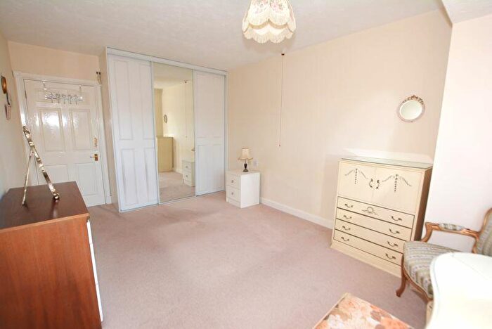 1 Bedroom Flat For Sale In Maxwell Road, Beaconsfield, HP9