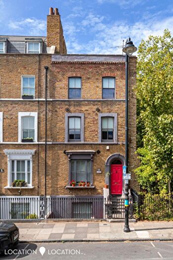 3 Bedroom Semi-Detached House For Sale In Grove Road, London, E3