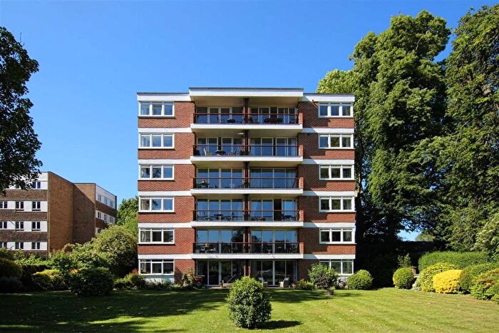2 Bedroom Flat To Rent In River Reach, Teddington, TW11