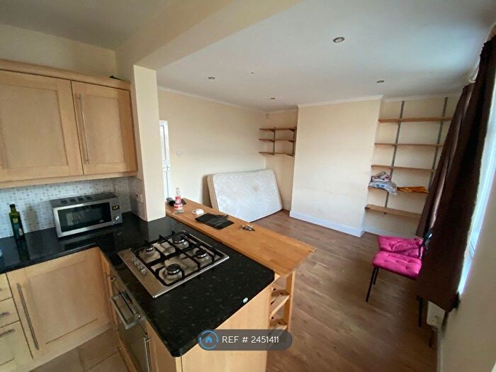 3 Bedroom Semi-Detached House To Rent In Savoy Road, Bristol, BS4