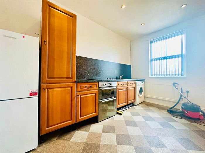 2 Bedroom Flat To Rent In Alfreton Road, Nottingham, NG7