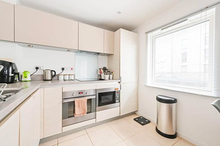 2 Bedroom Flat For Sale In Baythorne Street, , Bow, London, E3