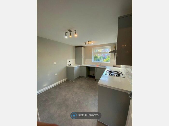 3 Bedroom Semi-Detached House To Rent In Warrington Road, Prescot, L34