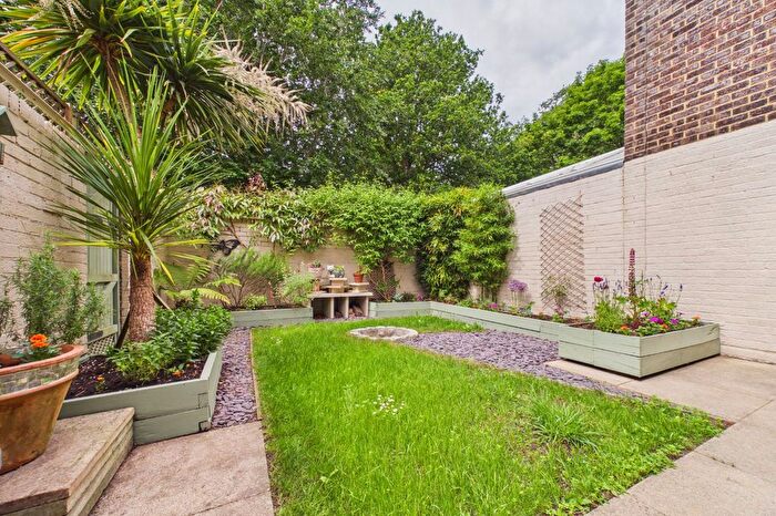1 Bedroom Maisonette For Sale In Greenham Wood, Bracknell, Berkshire, RG12
