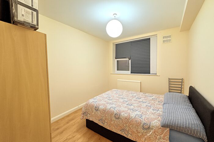 1 Bedroom Flat To Rent In Rounhay Road, Leeds, LS8