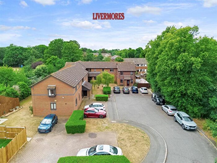 2 Bedroom Apartment For Sale In Woodfall Drive, Crayford, Dartford, DA1