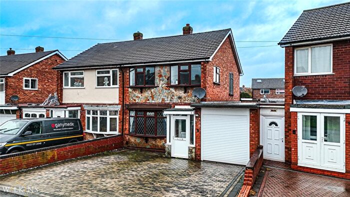 3 Bedroom Semi-detached House For Sale In Grayston Avenue, Glascote, Tamworth, Staffordshire, B77