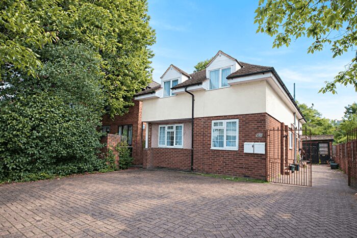 3 Bedroom Flat To Rent In Hanworth Road, TW3