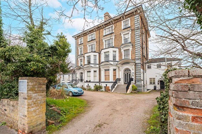 2 Bedroom Flat For Sale In North Parade, Gunton, NR32