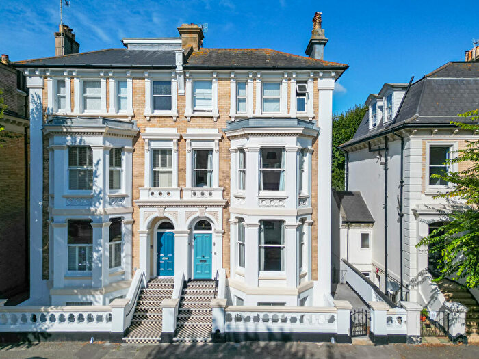 6 Bedroom Semi-Detached House For Sale In Selborne Road, Hove, BN3