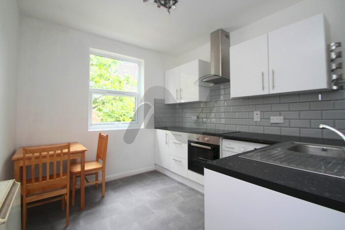Studio To Rent In Elizabeth Place, London, N15