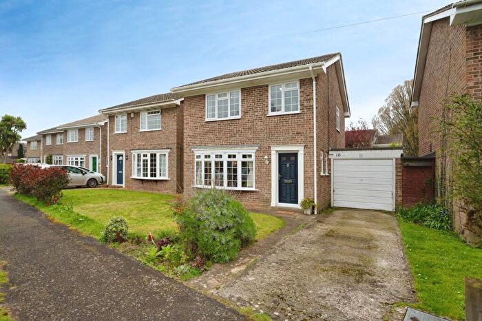 3 Bedroom Detached House For Sale In New Cut, Hayling Island, Hampshire, PO11