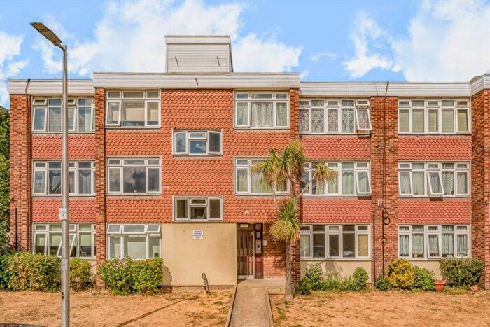 2 Bedroom Flat To Rent In Torrington Road, South Woodford, E18