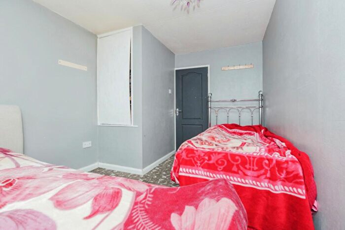 3 Bedroom Terraced House For Sale In Roborough Green, Leicester, Leicestershire, LE5
