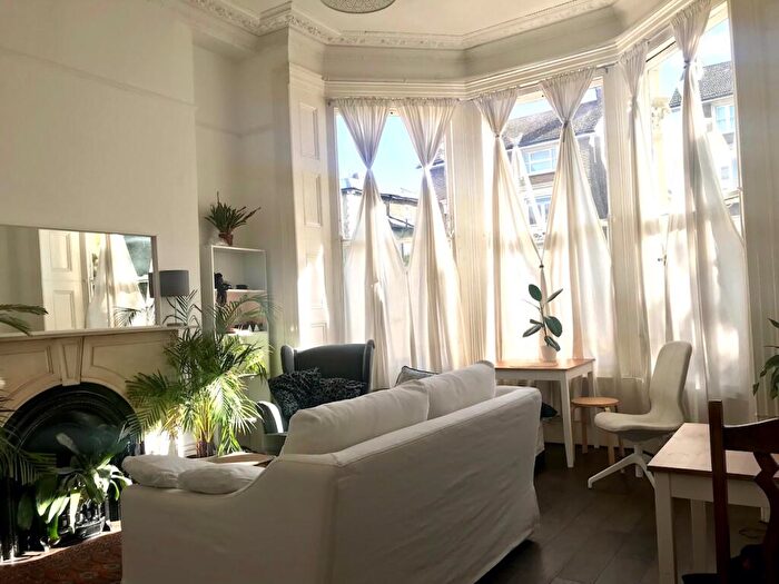 2 Bedroom Detached House To Rent In Selhurst Road, South Norwood, SE25