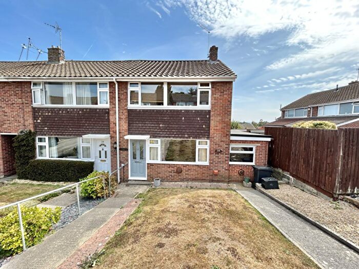 3 Bedroom End Terrace House For Sale In St Marys Crescent, Yeovil, Somerset, BA21