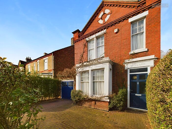 3 Bedroom Detached House For Sale In Dogsthorpe Road, Peterborough, PE1