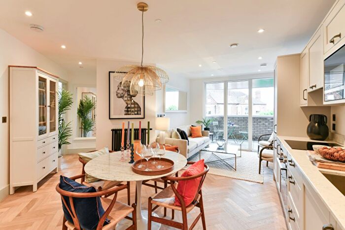 2 Bedroom Flat To Rent In Clifton Mansions, Park Avenue, London, NW2