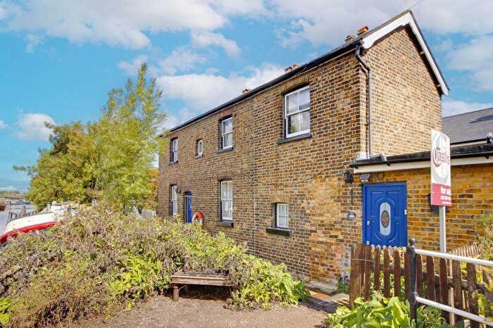 3 Bedroom Cottage For Sale In Enfield Lock, Enfield, EN3