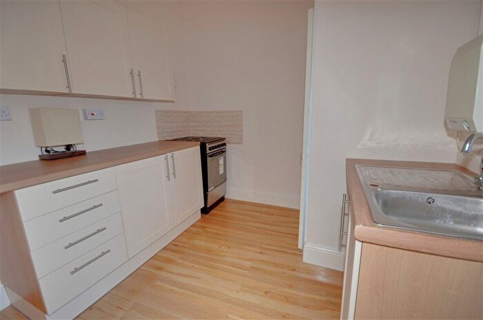 1 Bedroom Flat To Rent In Wood Street, Castleford, WF10