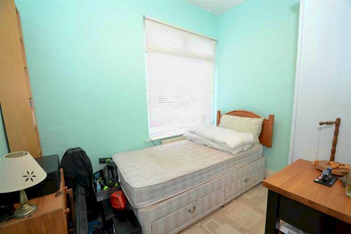 3 Bedroom Terraced House For Sale In First Street, Low Moor, Bradford, BD12