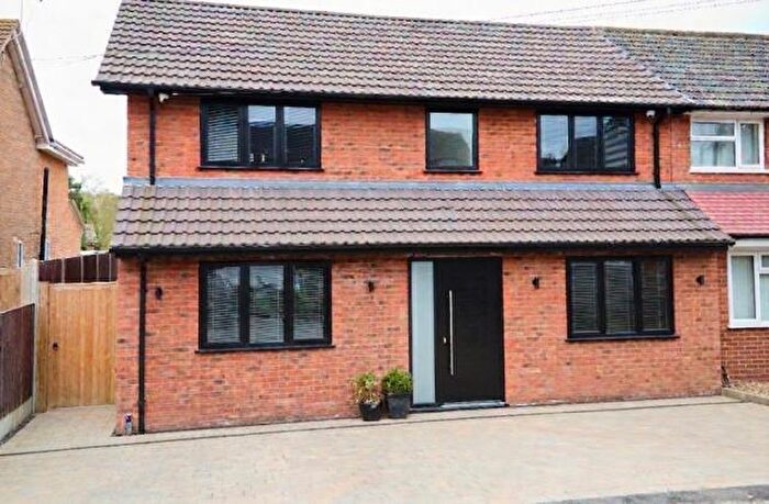 4 Bedroom Semi-Detached House For Sale In Bassett Road, Woking, GU22