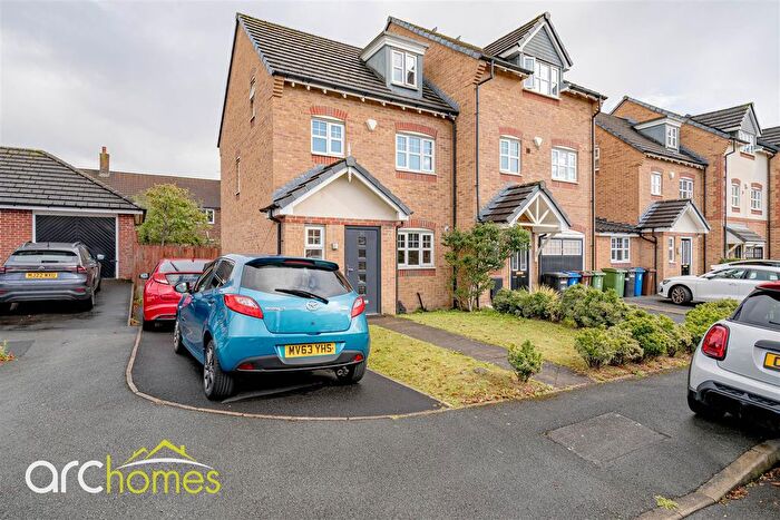 3 Bedroom Semi-detached House For Sale In Blakemore Park, Atherton, M46