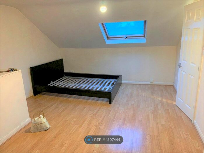 Studio To Rent In Brockley Road, London, SE4