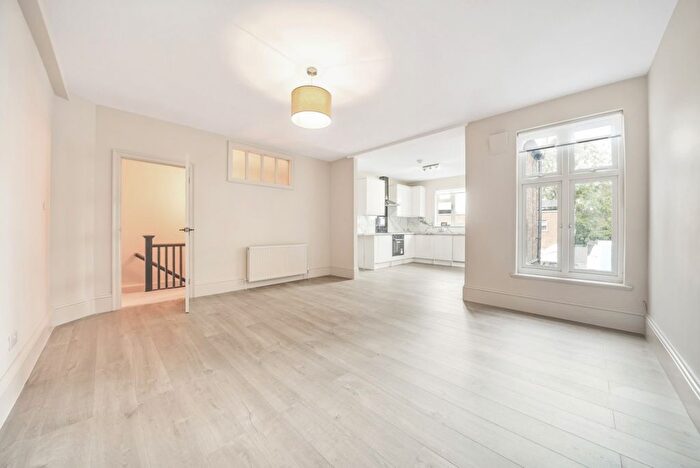 2 Bedroom Property To Rent In Coombe Lane, London, SW20