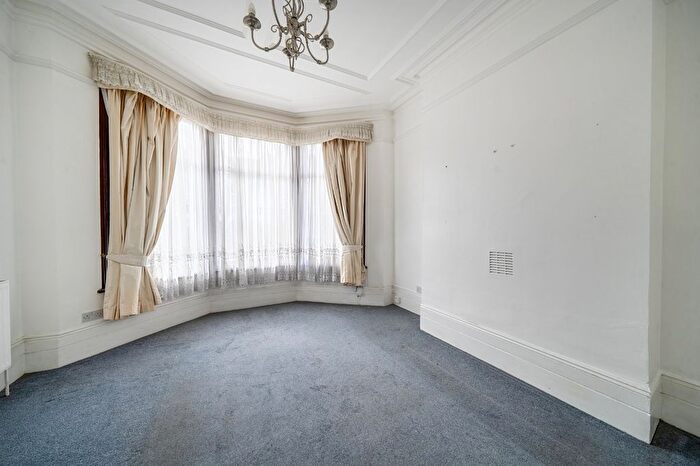1 Bedroom Flat For Sale In Pemberton Road, London, N4