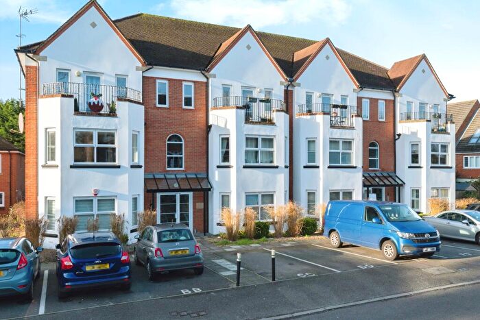2 Bedroom Flat For Sale In Halton Road, Kenley, Surrey, CR8
