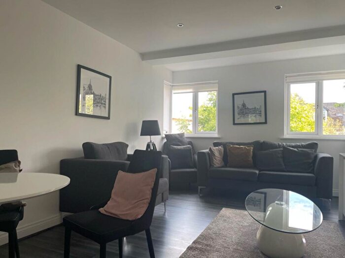 2 Bedroom Flat To Rent In Hendon Lane, Finchley Central, London, N3