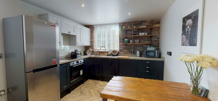 3 Bedroom Flat To Rent In Carlyle Road, B16