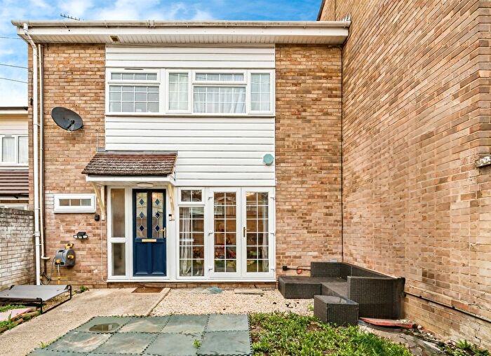4 Bedroom Terraced House For Sale In Fairfax Crescent, Elmhurst, Aylesbury, HP20