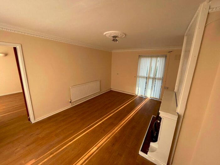 4 Bedroom Bungalow To Rent In Birchtree Close, Sketty, Swansea, SA2