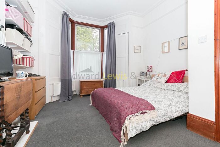 2 Bedroom Flat To Rent In Brooke Road, London, N16