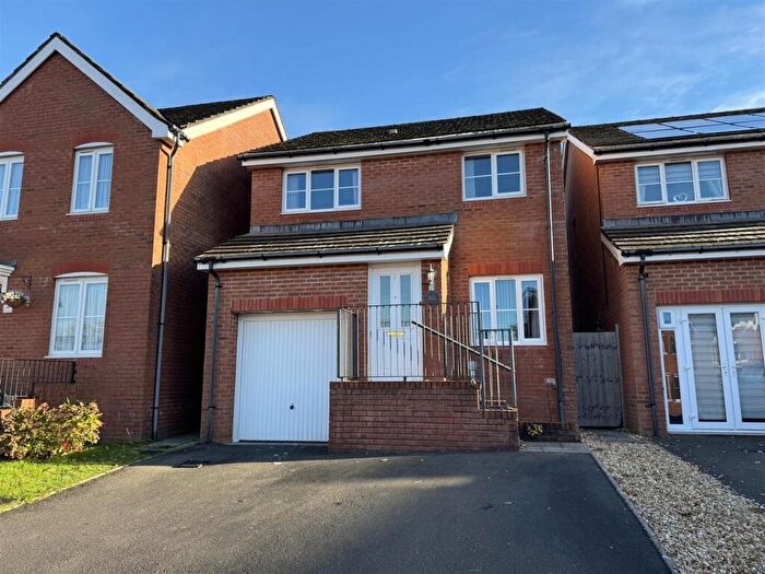 3 Bedroom Detached House For Sale In Dol Y Dderwen, Ammanford, SA18