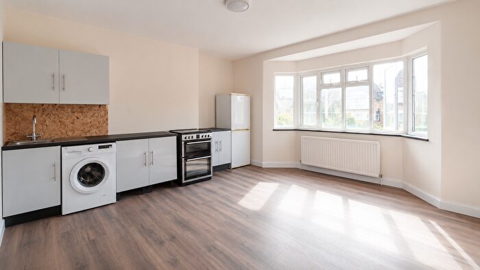 1 Bedroom Flat To Rent In Streatham High Road, London, SW16