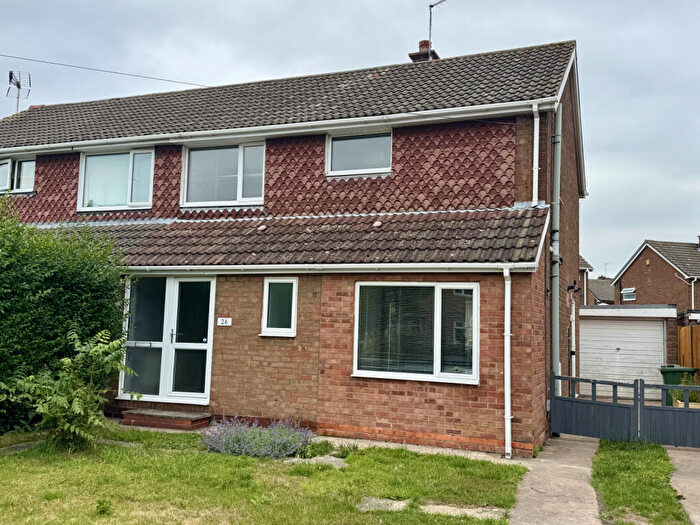 3 Bedroom Semi-Detached House For Sale In Main Street, Wawne, HU7