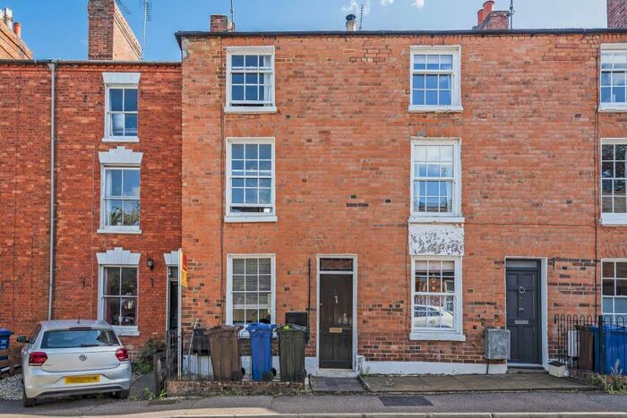 3 Bedroom Terraced House To Rent In Banbury, Oxfordshire, OX16