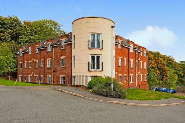 2 Bedroom Apartment To Rent In Clementine Drive, Mapperley, NG3
