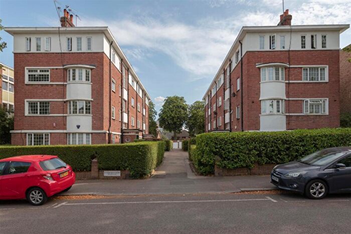 1 Bedroom Apartment For Sale In Churchfields, South Woodford, E18