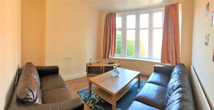 4 Bedroom Semi Detached House To Rent In Yew Tree Road, Manchester, M14