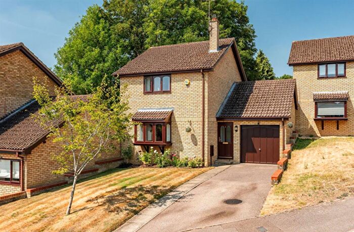 3 Bedroom Link Detached House For Sale In Foxglove Way, Welwyn, AL6