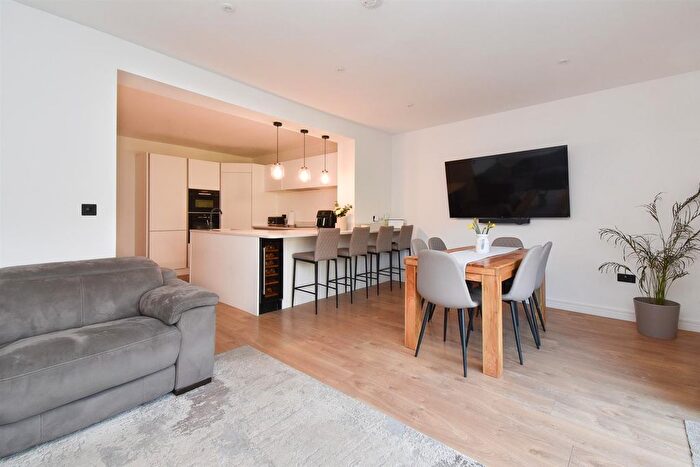 4 Bedroom Detached Bungalow For Sale In Hoads Wood Road, Hastings, TN34