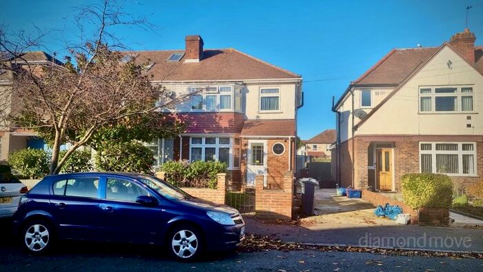 3 Bedroom Terraced House To Rent In Ellerdine Road, Hounslow, TW3