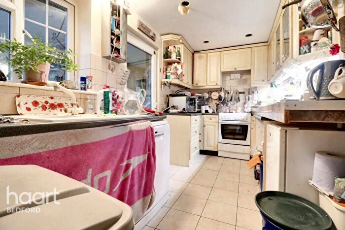 3 Bedroom End Of Terrace House For Sale In High Street, Bedford, MK44